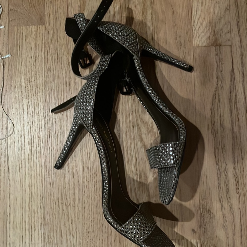 New w/o box Enzo Angiolini open toe ankle strap pump Sz 9